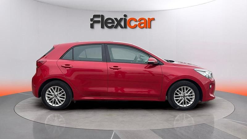 Usado Kia Rio 84 CV (61 kW) 2019 Rojo Berlina