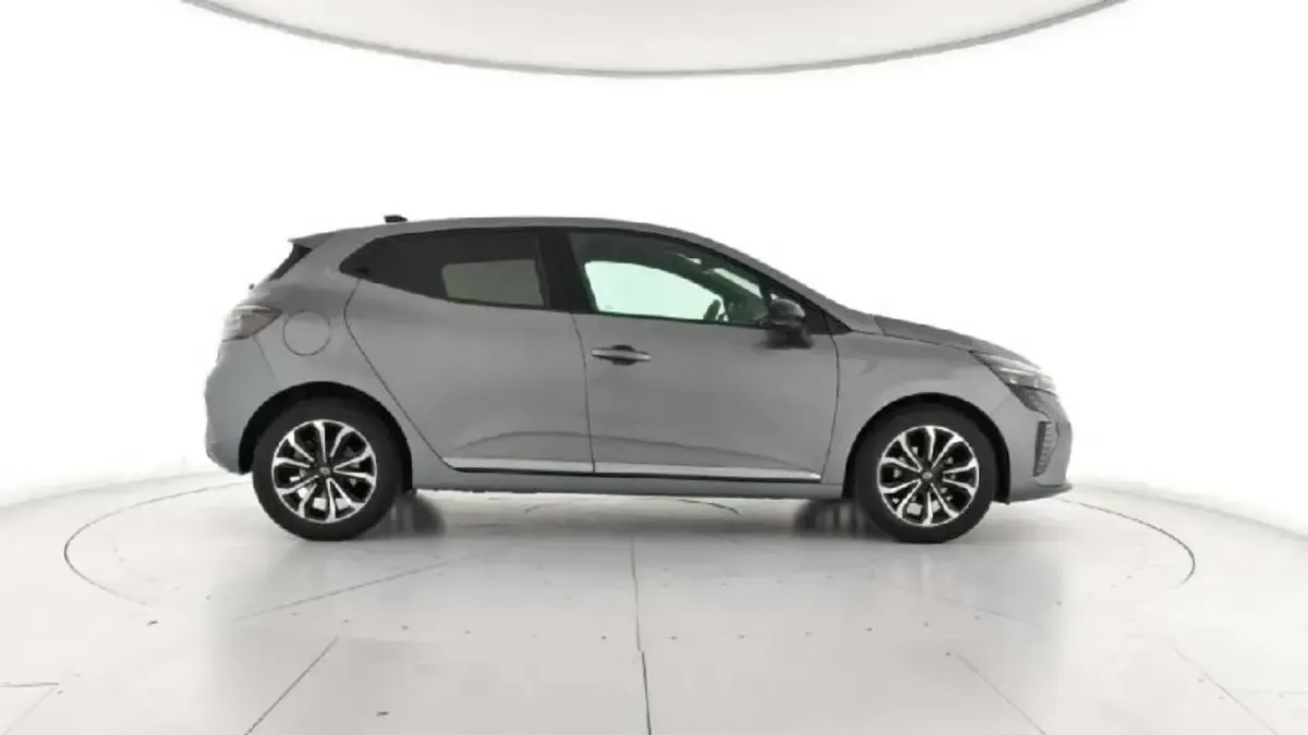 Usado Renault Clio V Techno 101 CV (74 kW) 2025 Gris Berlina