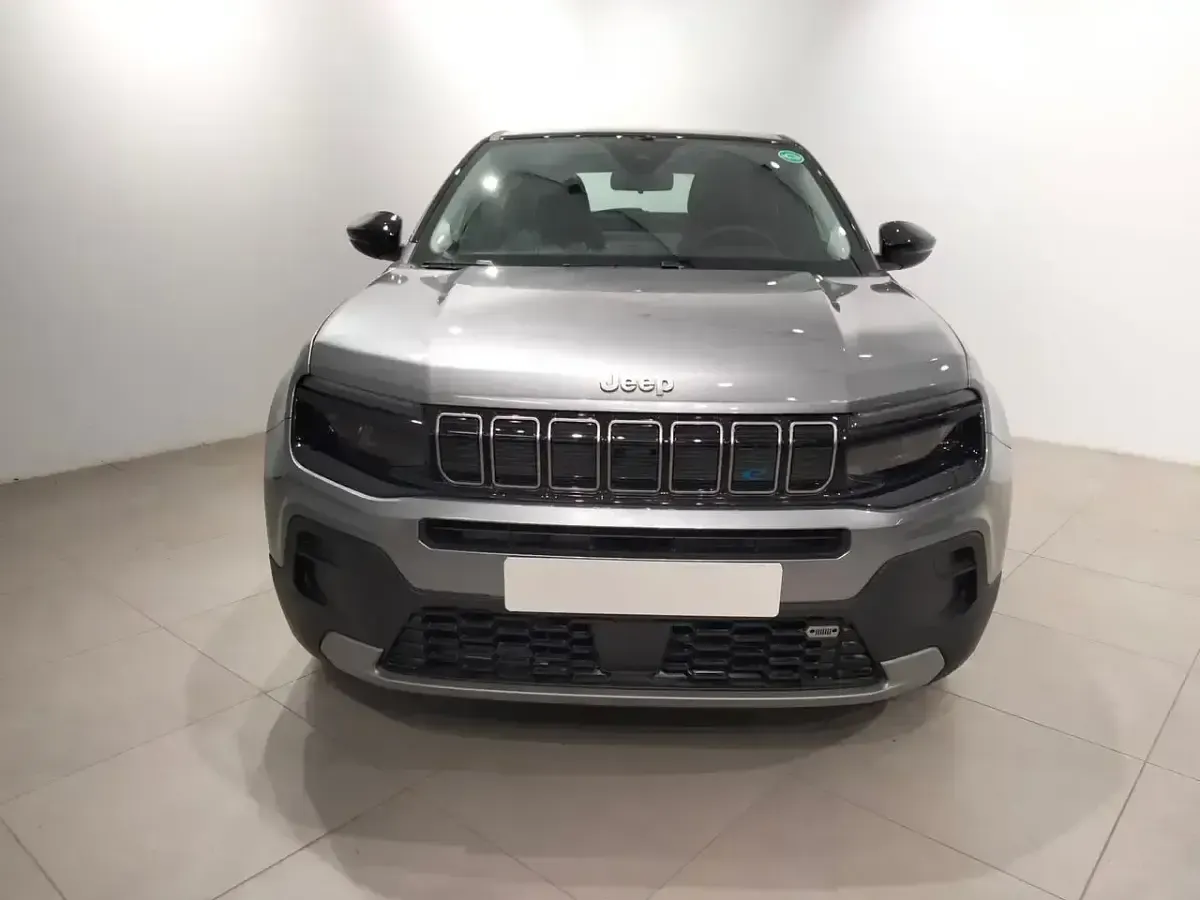 Usado Jeep Avenger EV Altitude 114 kW (156 CV) 2024 Gris SUV