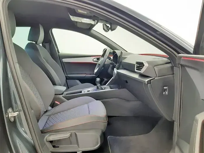 Usado Seat Leon FR 150 CV (110 kW) 2025 Gris