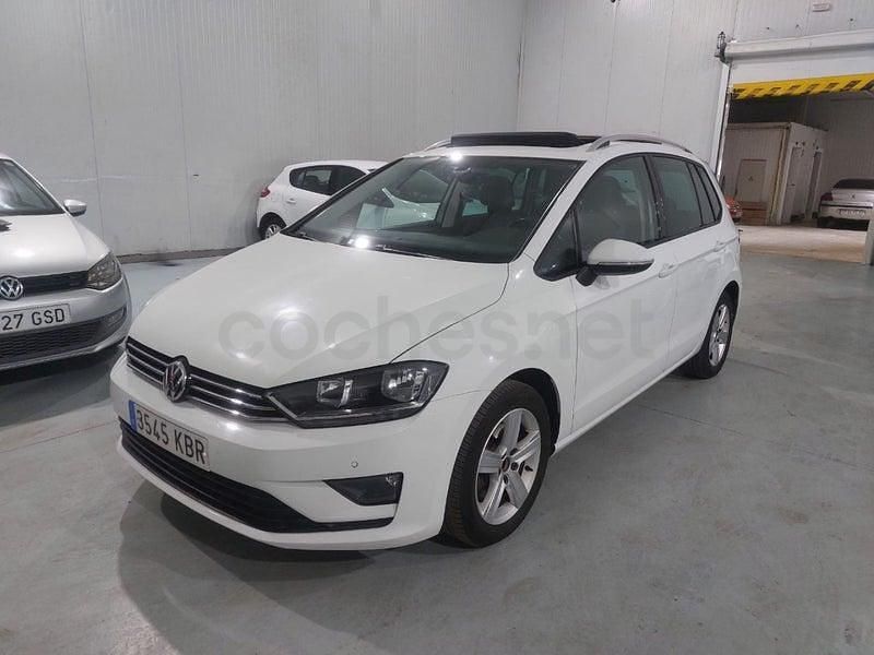 Usado VW Golf Sportsvan Advance 125 CV (91 kW) 2017 Blanco Monovolumen