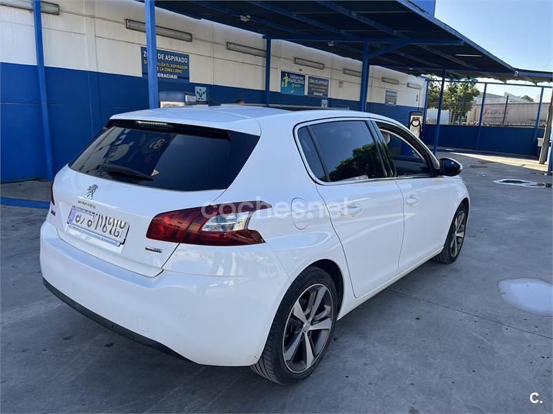 Usado Peugeot 308 Active 120 CV (88 kW) 2016 Blanco Berlina