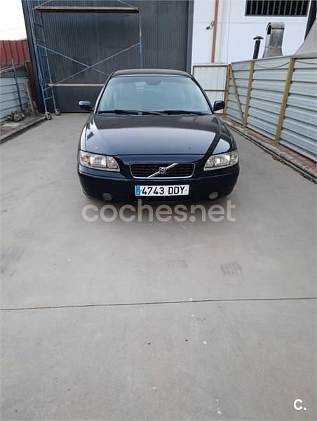 Usado Volvo S60 Momentum 163 CV (119 kW) 2004 Azul Berlina