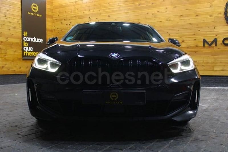 Usado BMW 118 Comfort Edition 150 CV (110 kW) 2022 Negro Utilitario