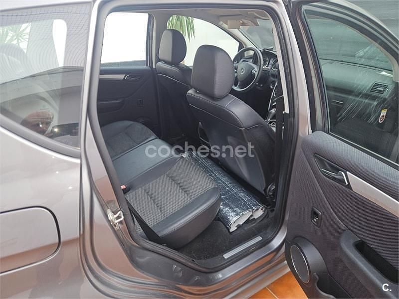 Usado Mercedes A180 Avantgarde 109 CV (80 kW) 2008 Gris / plata Monovolumen