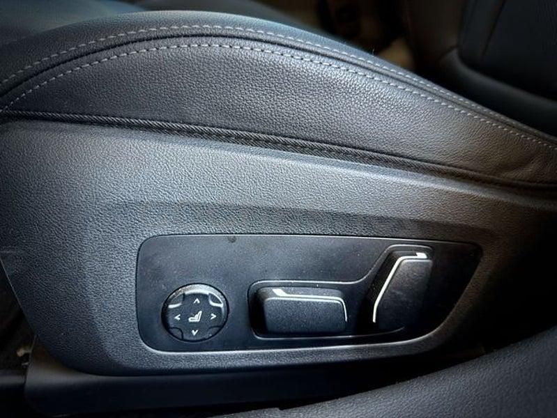 Usado BMW 330e Comfort Edition 292 CV (214 kW) 2024 Gris / plata Familiar