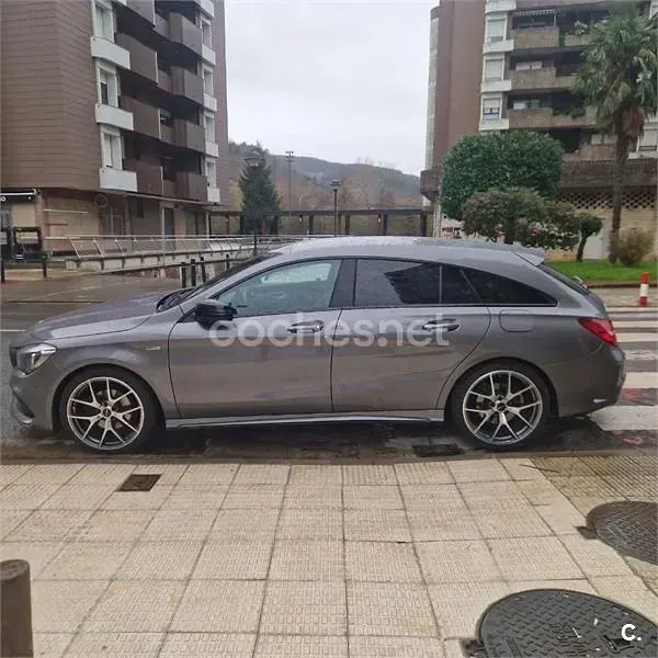 Usado Mercedes CLA220 Shooting Brake 177 CV (130 kW) 2019 Gris / plata Familiar
