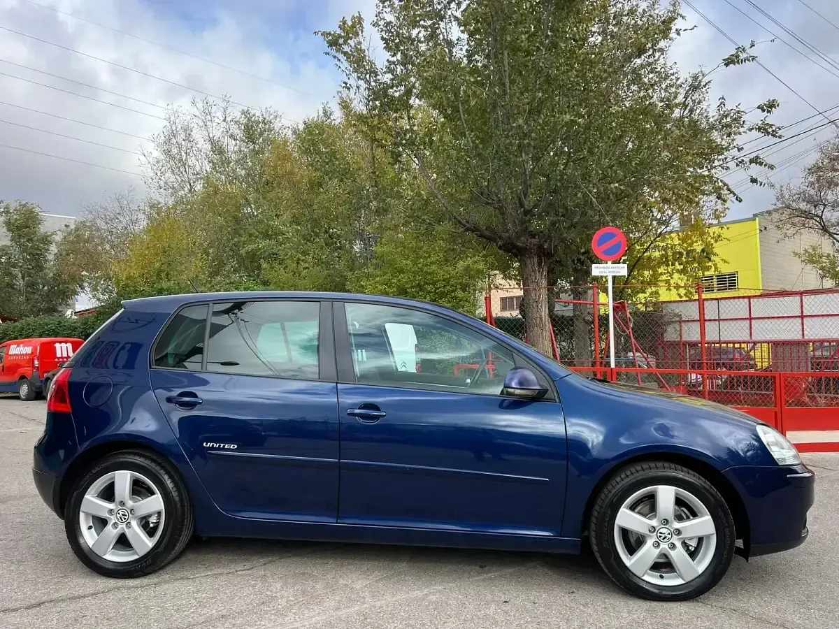 Usado VW Golf V 75 CV (55 kW) 2008 Azul Utilitario