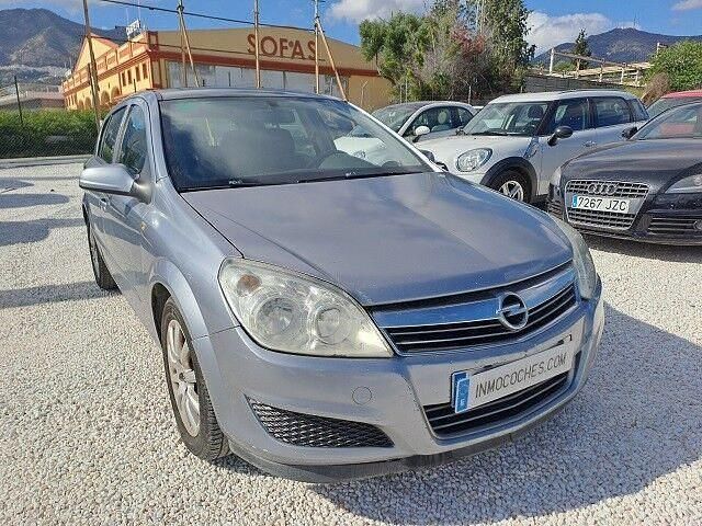 Usado Opel Astra Cosmo 100 CV (73 kW) 2007 Gris Utilitario