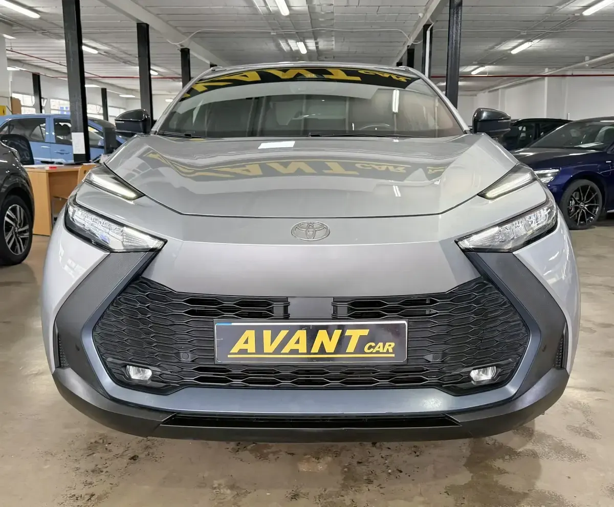 Usado Toyota C-HR Advance 140 CV (102 kW) 2024 Gris / plata SUV
