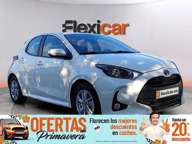 Usado Toyota Yaris Hybrid Active 116 CV (85 kW) 2022 Blanco