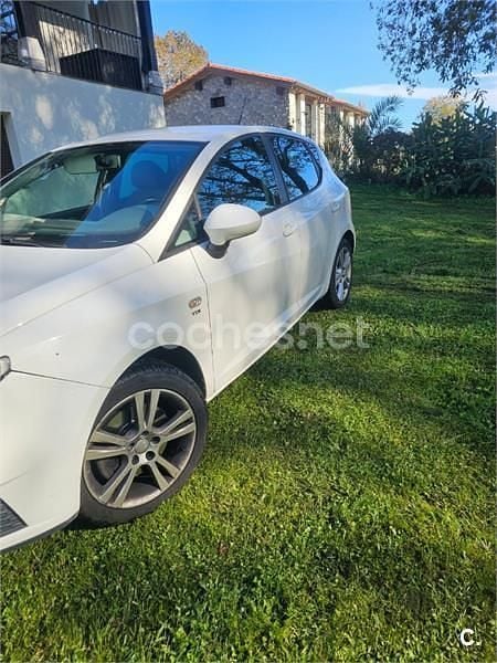Usado Seat Ibiza 90 HP (66 kW) 2011 Branco Sedan