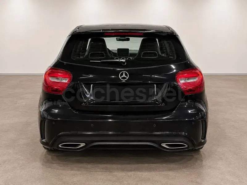Usado Mercedes A180 AMG line 122 CV (89 kW) 2016 Negro Utilitario