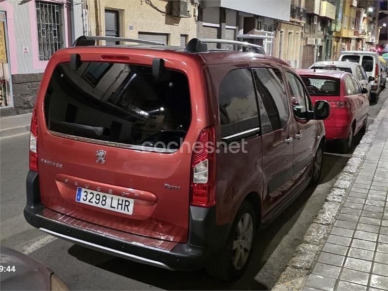 Usado Peugeot Partner Tepee Premium 110 CV (80 kW) 2009 Granate Monovolumen