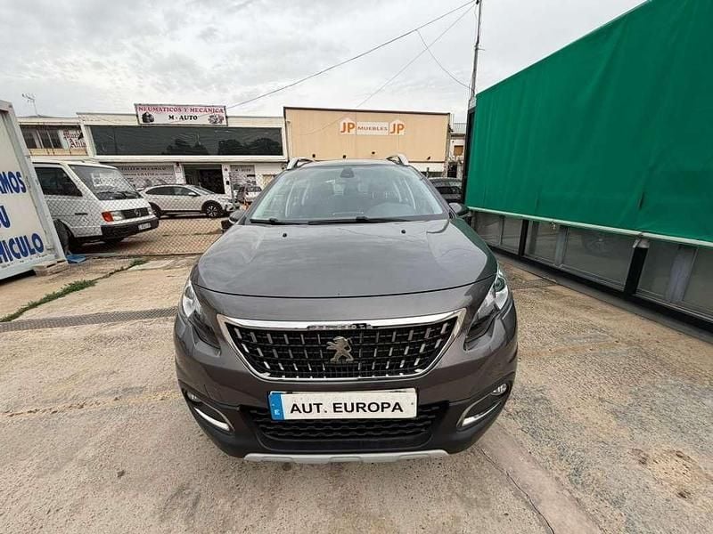 Usado Peugeot 2008 Allure 131 CV (96 kW) 2019 Gris / plata SUV
