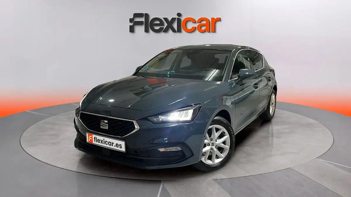 Usado Seat Leon Style 116 CV (85 kW) 2025 Gris Familiar