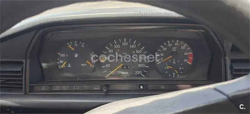 Usado Mercedes 190 136 CV (100 kW) 1990 Granate Berlina