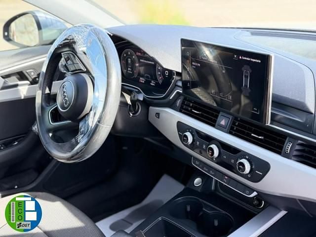 Usado Audi A4 Advanced Plus 204 CV (150 kW) 2022 Gris / plata Berlina