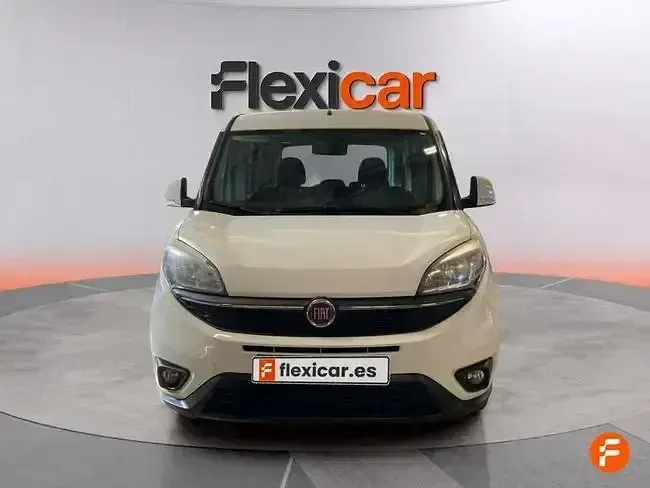 Usado Fiat Doblò Easy 95 CV (69 kW) 2016 Blanco Monovolumen