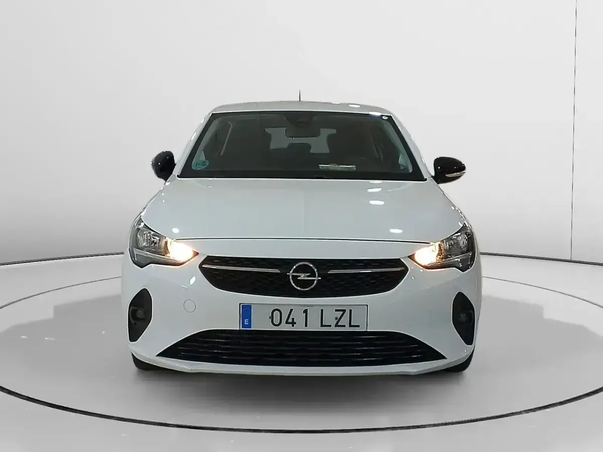 Używany Opel Corsa Edition 102 KM (75 kW) 2022 Biały Sedan/Limuzyna