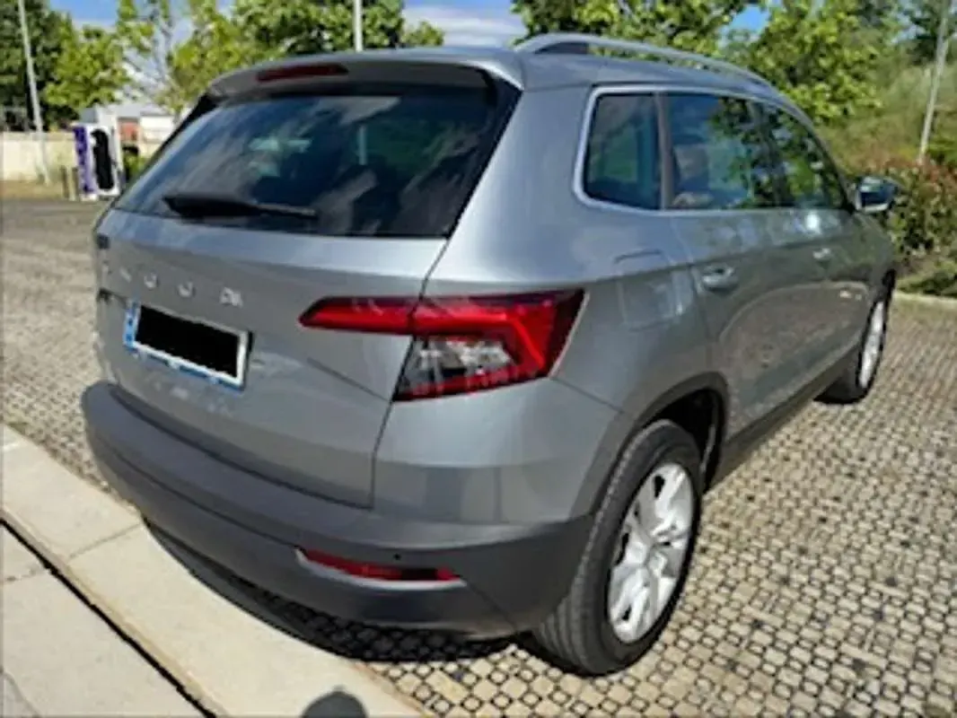 Usado Skoda Karoq Style 150 CV (110 kW) 2021 Gris SUV