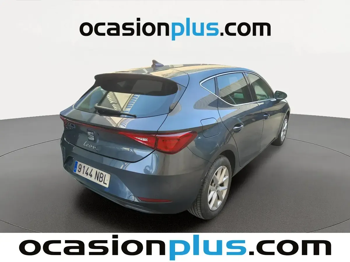Usado Seat Leon Style 116 CV (85 kW) 2025 Gris Utilitario