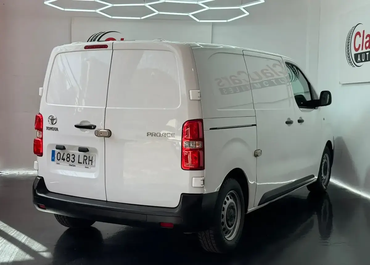 Usado Toyota Proace 100 CV (73 kW) 2021 Blanco Monovolumen