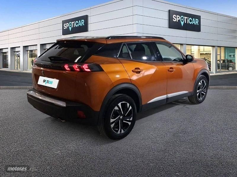 Usado Peugeot 2008 Allure 110 CV (80 kW) 2021 Naranja SUV