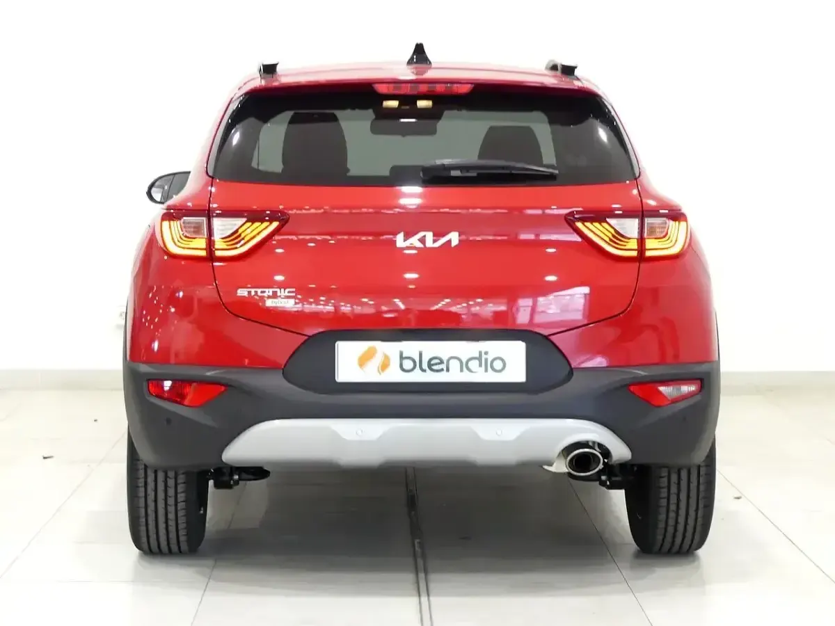 Usado Kia Stonic Style 100 CV (73 kW) 2024 Rojo SUV