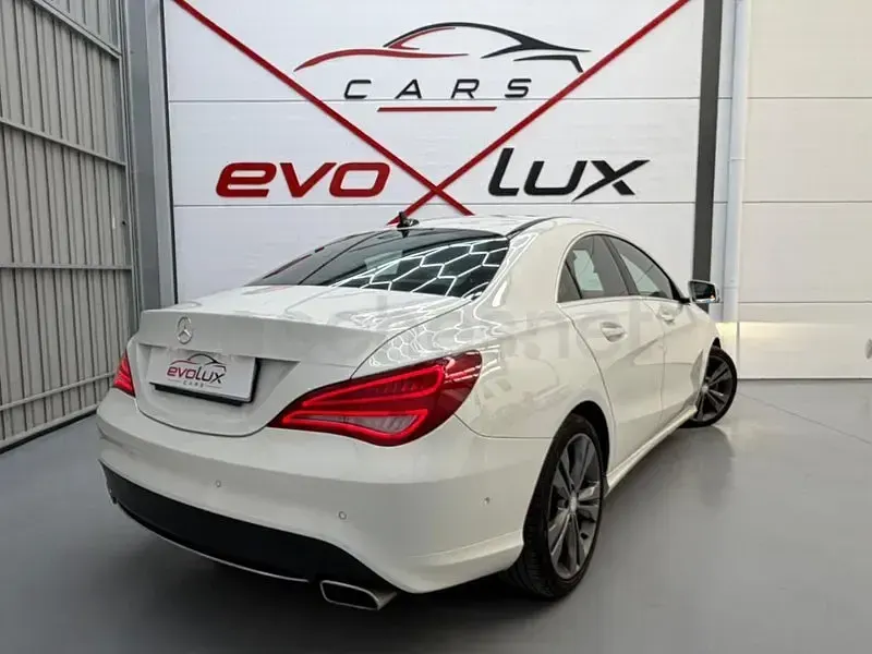 Usado Mercedes CLA200 136 CV (100 kW) 2016 Blanco Coupe