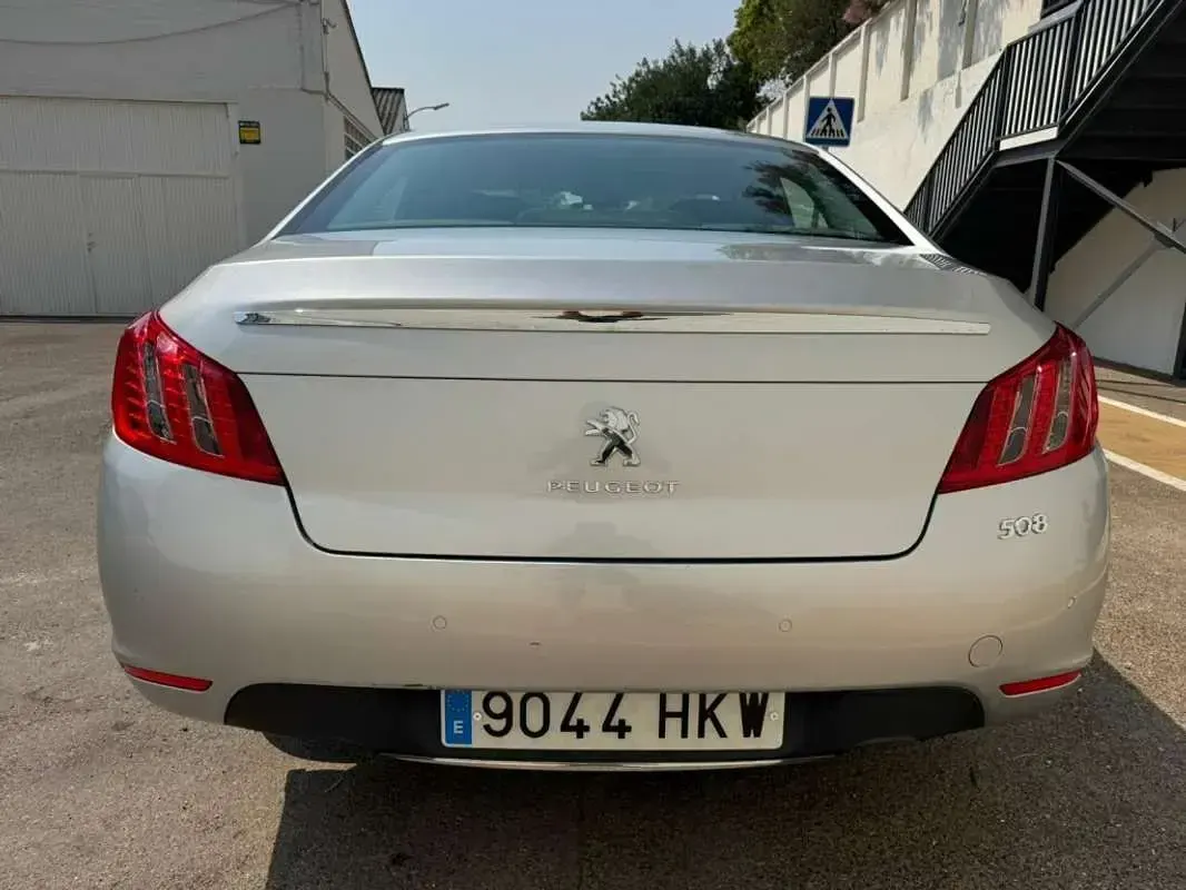 Usado Peugeot 508 Active 156 CV (114 kW) 2012 Gris / plata Berlina