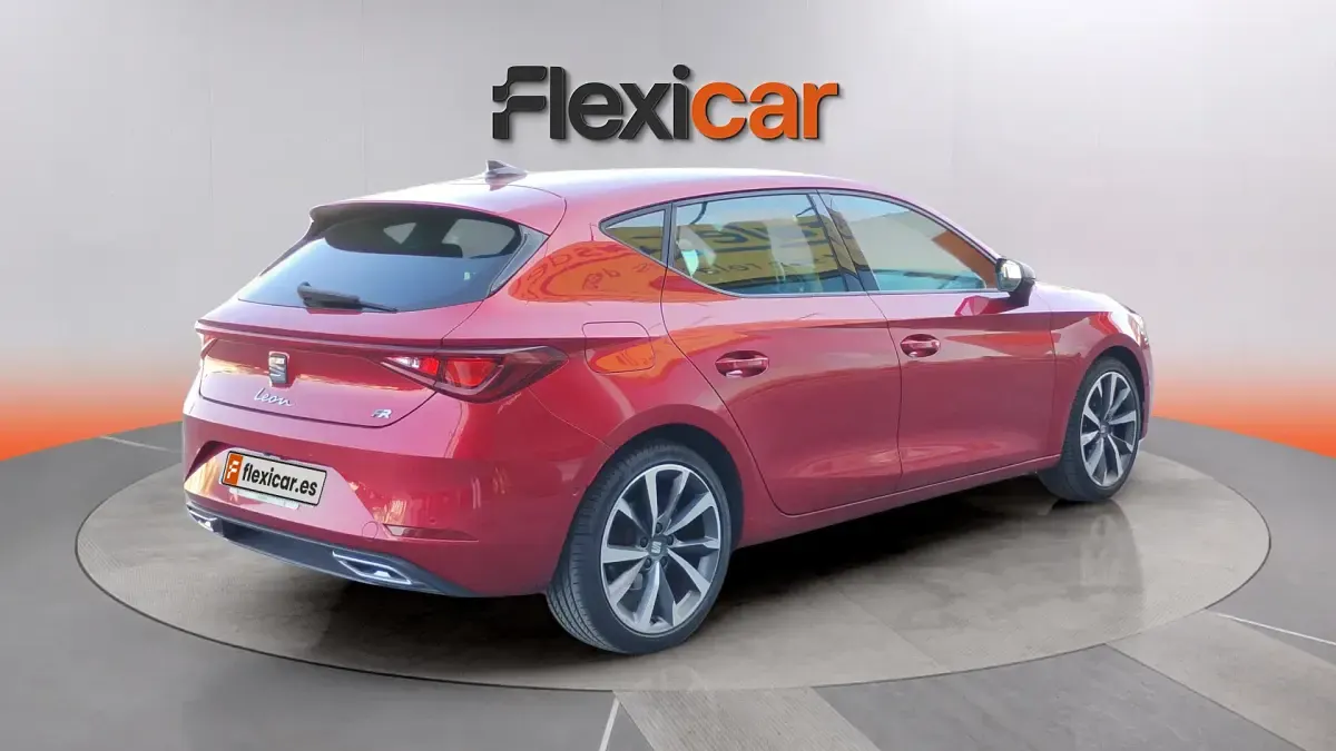 Usado Seat Leon FR 150 CV (110 kW) 2021 Rojo Berlina