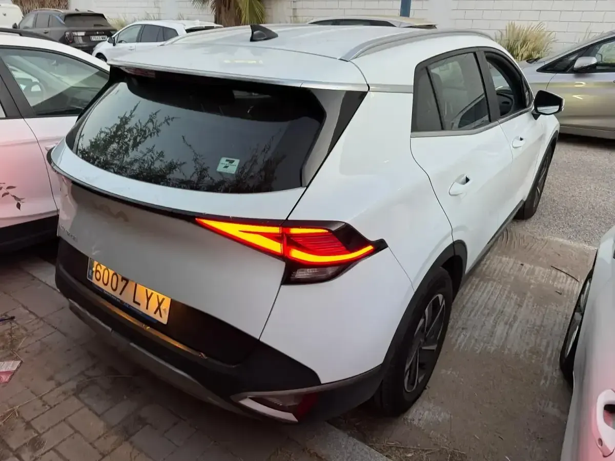 Usado Kia Sportage 136 CV (100 kW) 2022 Blanco SUV