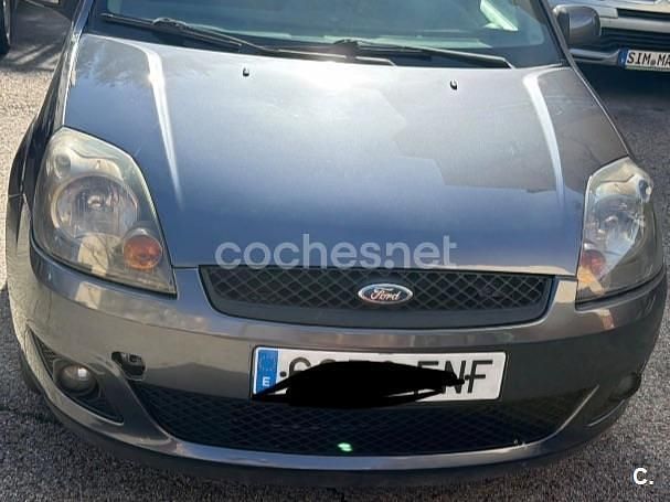 Usado Ford Fiesta Ambiente 68 CV (50 kW) 2007 Gris / plata Utilitario
