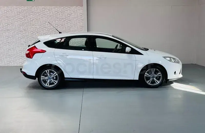 Usado Ford Focus 125 CV (91 kW) 2014 Blanco Berlina