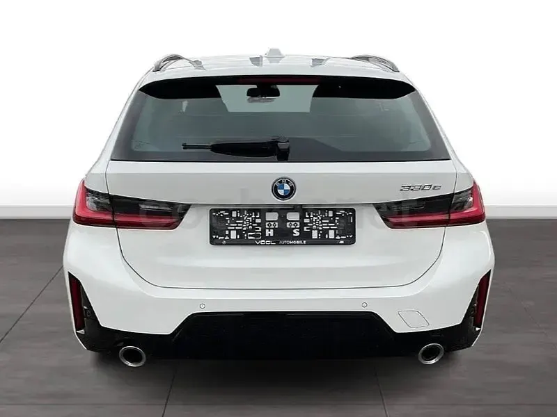 Usado BMW 330e M Performance 292 CV (214 kW) 2024 Blanco Familiar