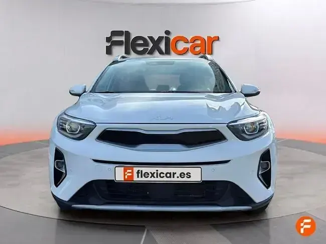 Usado Kia Stonic 84 CV (61 kW) 2022 Blanco SUV