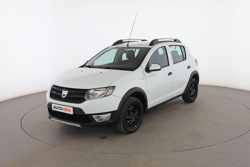 Blanco Usado 2013 Dacia Sandero Stepway Utilitario | 7899 € (Precio justo) - Imagen 1/3