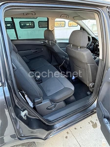 Usado Opel Zafira Essentia 110 CV (80 kW) 2010 Gris / plata Monovolumen