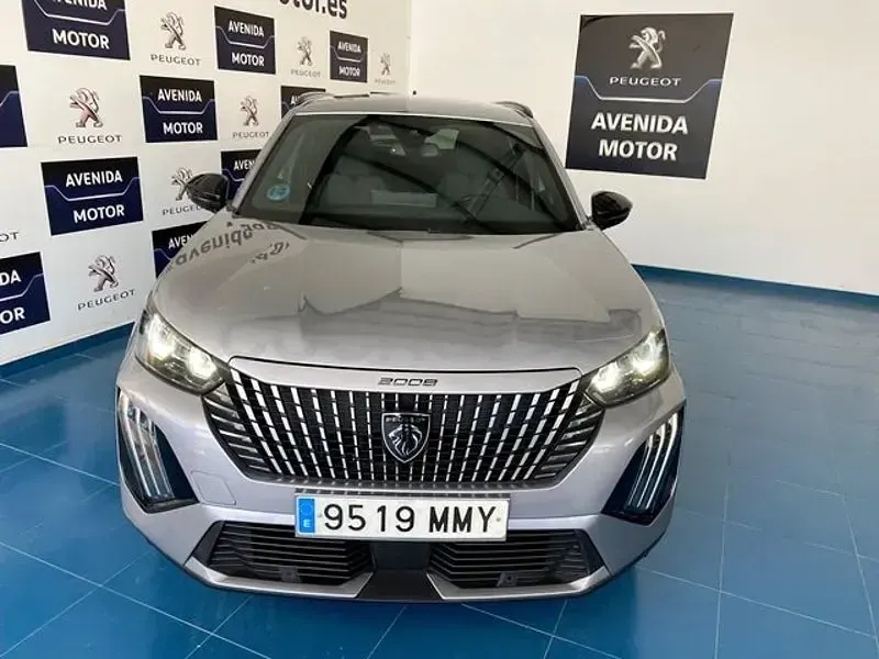 Usado Peugeot 2008 Allure 130 CV (95 kW) 2024 Gris / plata SUV