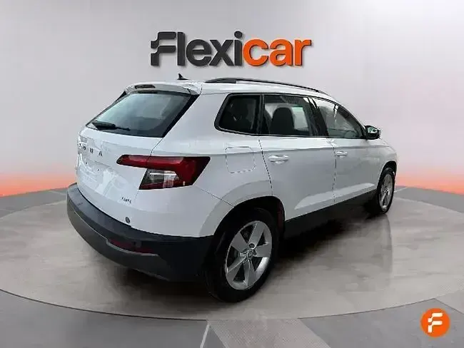 Usado Skoda Karoq Ambition 150 CV (110 kW) 2021 Blanco SUV