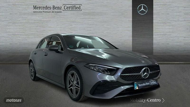 Usado Mercedes A180 AMG line 116 CV (85 kW) 2024 Gris montaña Utilitario