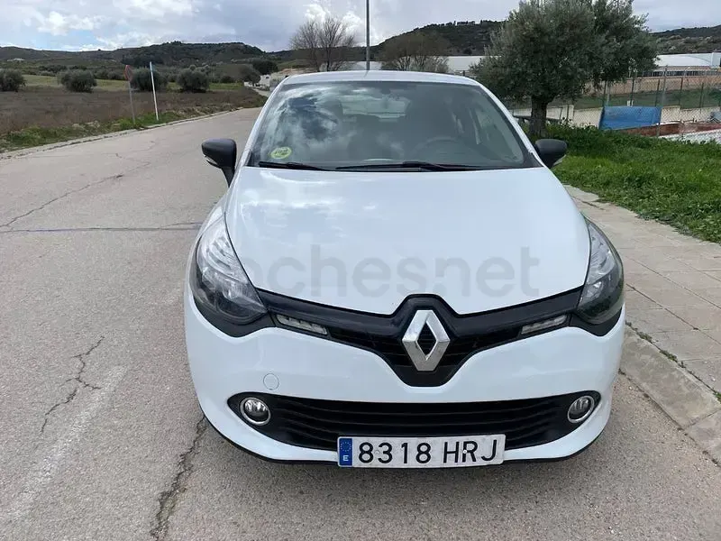 Usado Renault Clio III Collection 75 CV (55 kW) 2013 Blanco Berlina