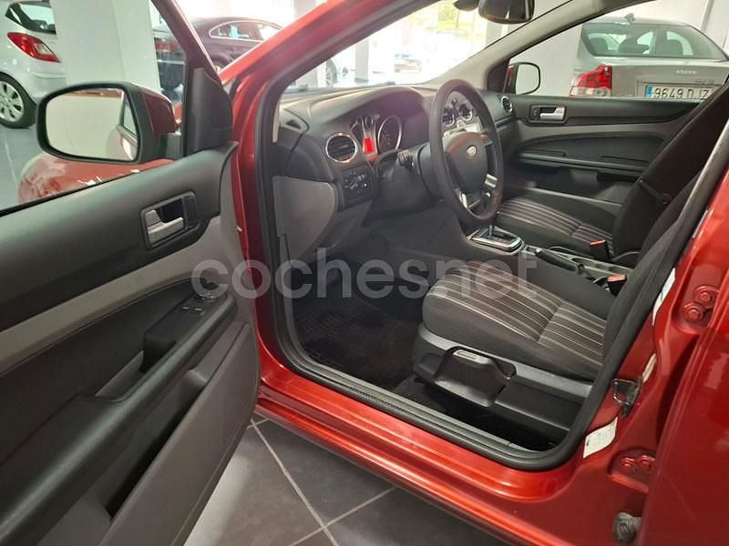 Usado Ford Focus Trend 136 CV (100 kW) 2009 Granate Familiar