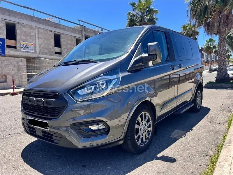 Usado Ford Tourneo Titanium 185 CV (136 kW) 2022 Gris / plata Monovolumen