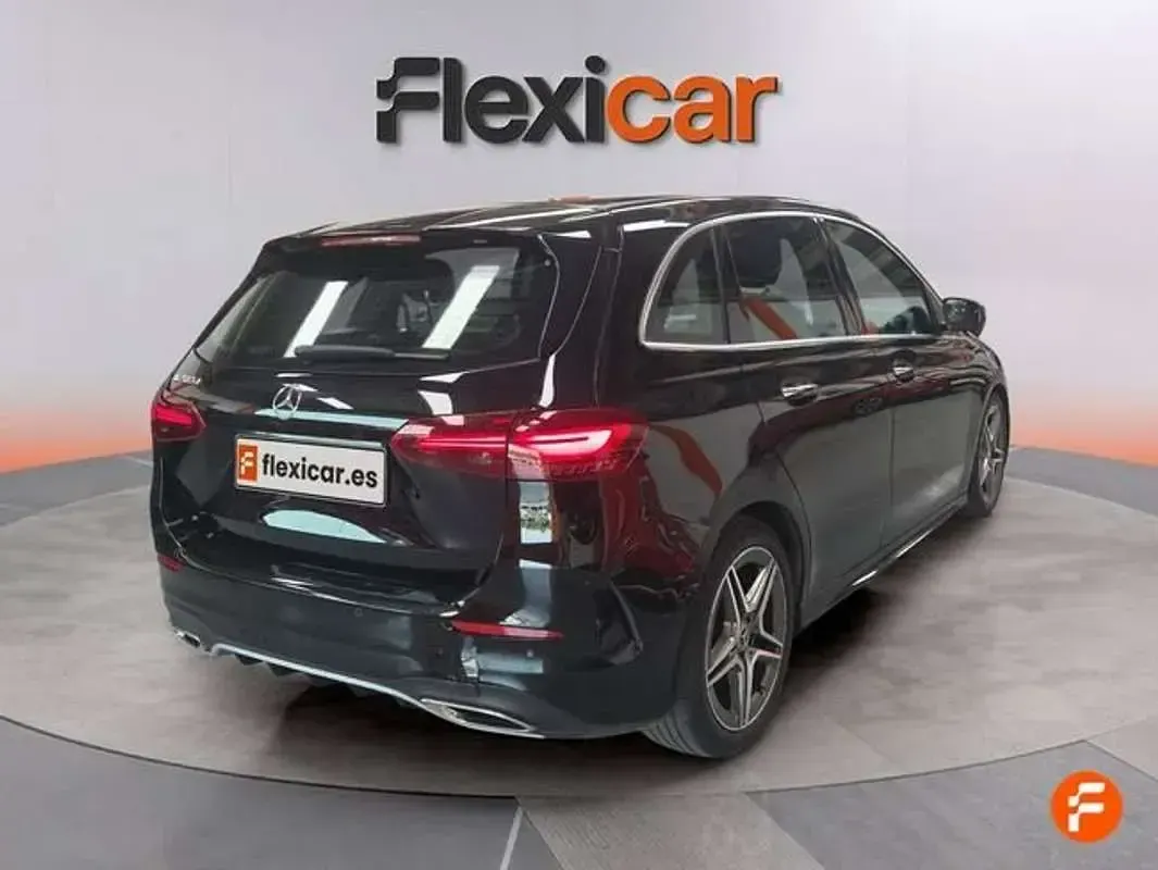 Usado Mercedes B200 150 CV (110 kW) 2023 Negro Utilitario