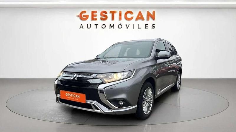 Plateado Usado 2019 Mitsubishi Outlander P-HEV Motion SUV | 18.990 € (Buen precio) - Imagen 1/4