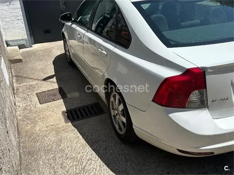 Usado Volvo S40 Drive Kinetic 109 CV (80 kW) 2009 Blanco Berlina