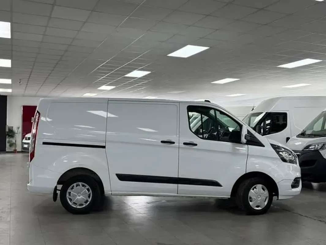 Usado Ford Transit Custom Trend 131 CV (96 kW) 2023 Blanco Van