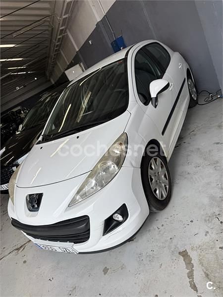 Usado Peugeot 207 70 CV (51 kW) 2010 Blanco Berlina